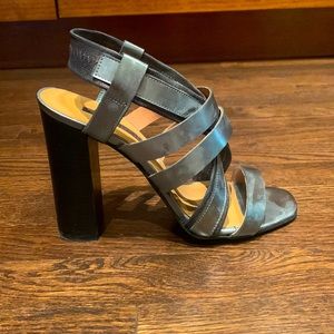 Modern Vintage heeled sandals, matte silver, elastic strap behind heel. Size 7.5